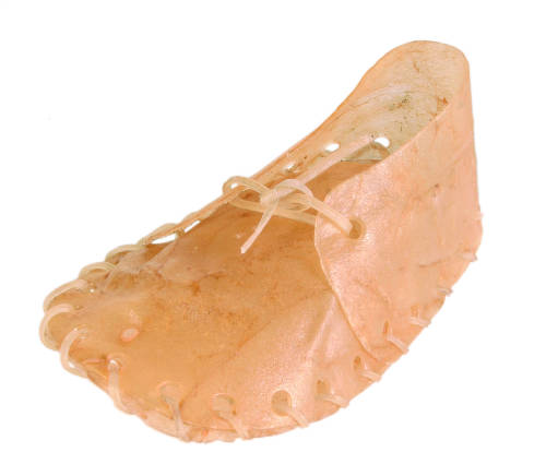 Trixie Chewing Shoe - jutalomfalat cipő (szárított marhabőr) kutyák részére 12cm/18g- csak gyűjtőre